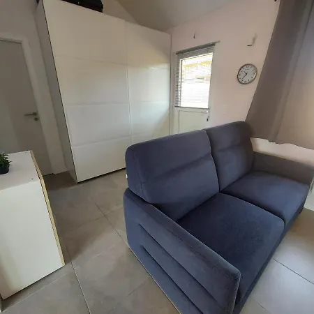 Au Des Bergeronnettes. *